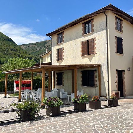 Casa Vacanze Vecchio Frantoio Residenza Leccino Spoleto Exterior photo